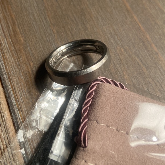 David Yurman Beveled Wedding Band Ring Grey Titanium 6mm Size 10 - Picture 8 of 11